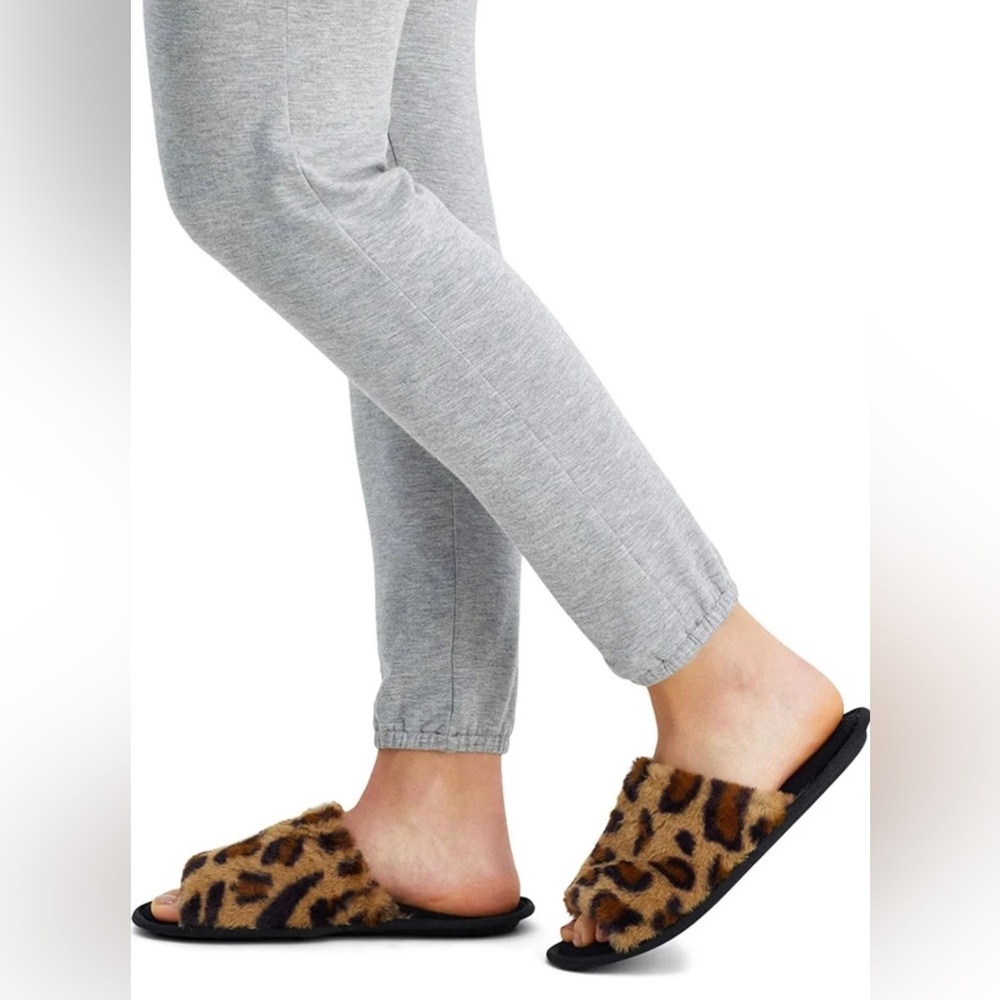 NWOT Jessica Simpson Leopard Plush Faux Fur Fuzzy Slides Open Toe Slippers